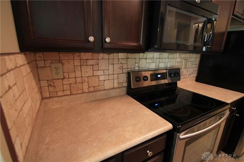 Tiny photo for 1400 Lake Pointe Way #4, Dayton, OH 45459 (MLS # 946587)