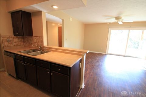 Tiny photo for 1400 Lake Pointe Way #4, Dayton, OH 45459 (MLS # 946587)