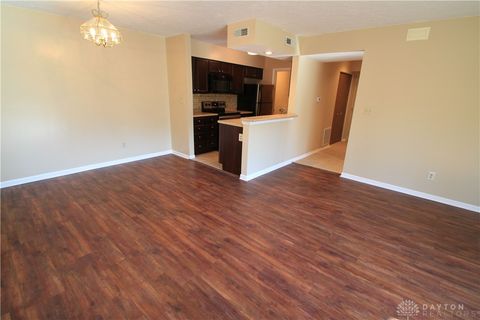 Tiny photo for 1400 Lake Pointe Way #4, Dayton, OH 45459 (MLS # 946587)