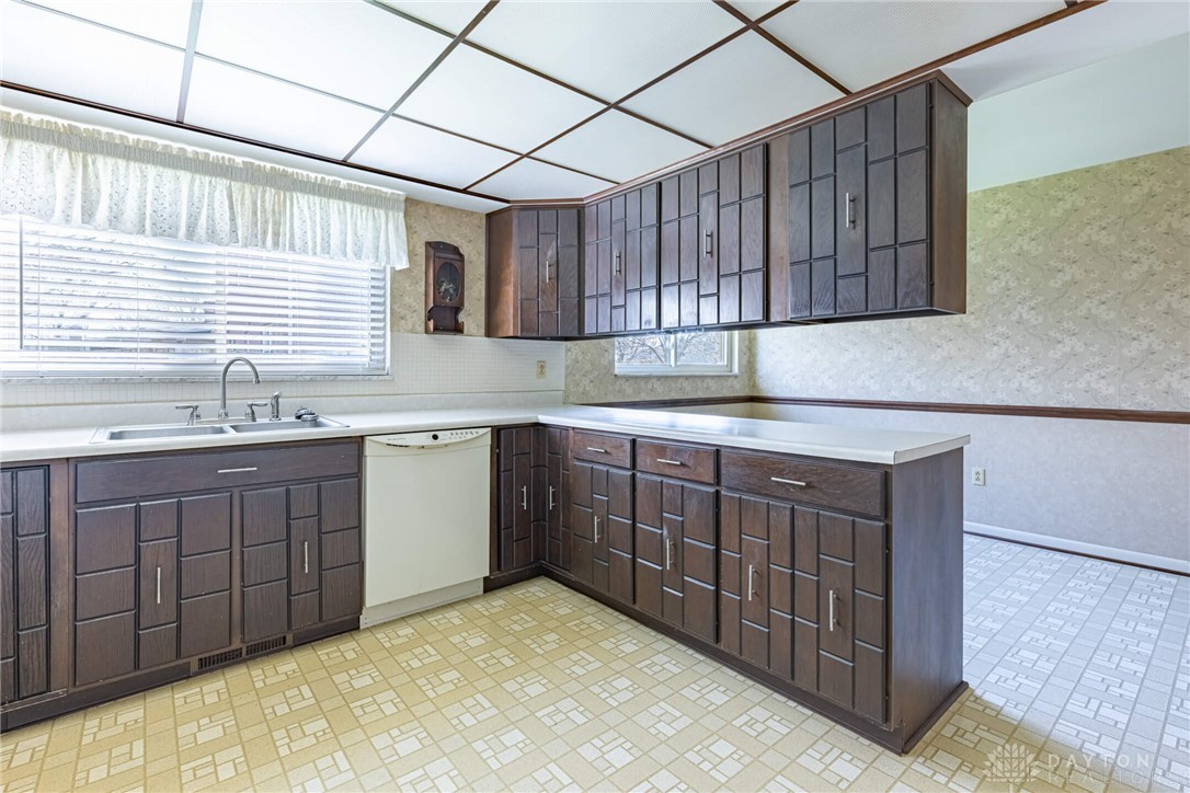 4632 Glenheath Drive, Dayton, Ohio image 12