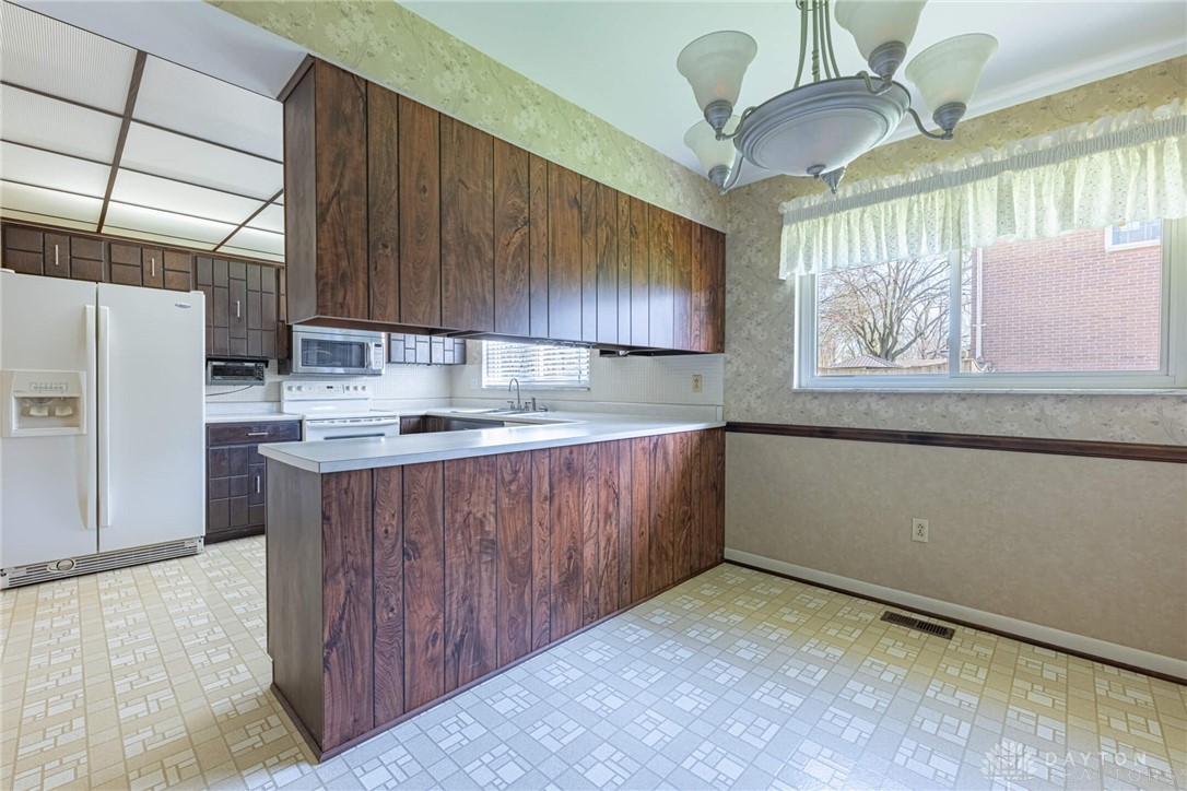 4632 Glenheath Drive, Dayton, Ohio image 16