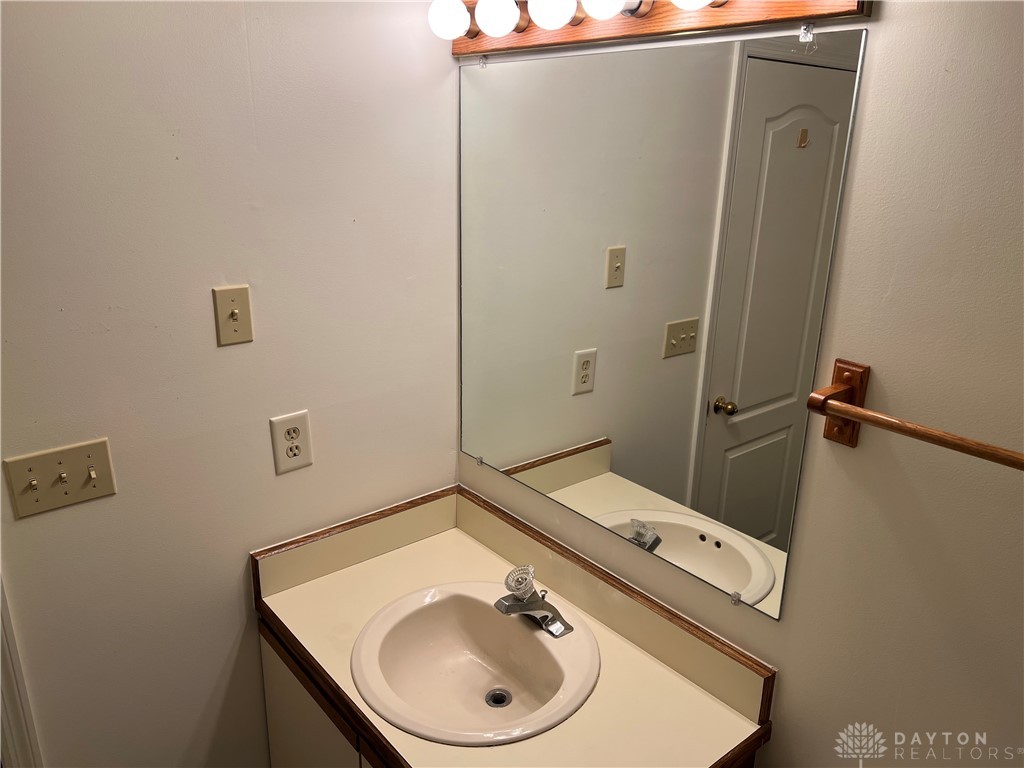 660 Thornburg Place, Tipp City, Ohio image 24