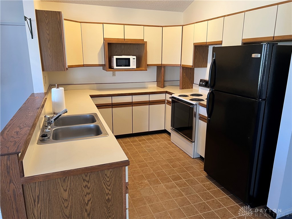 660 Thornburg Place, Tipp City, Ohio image 11