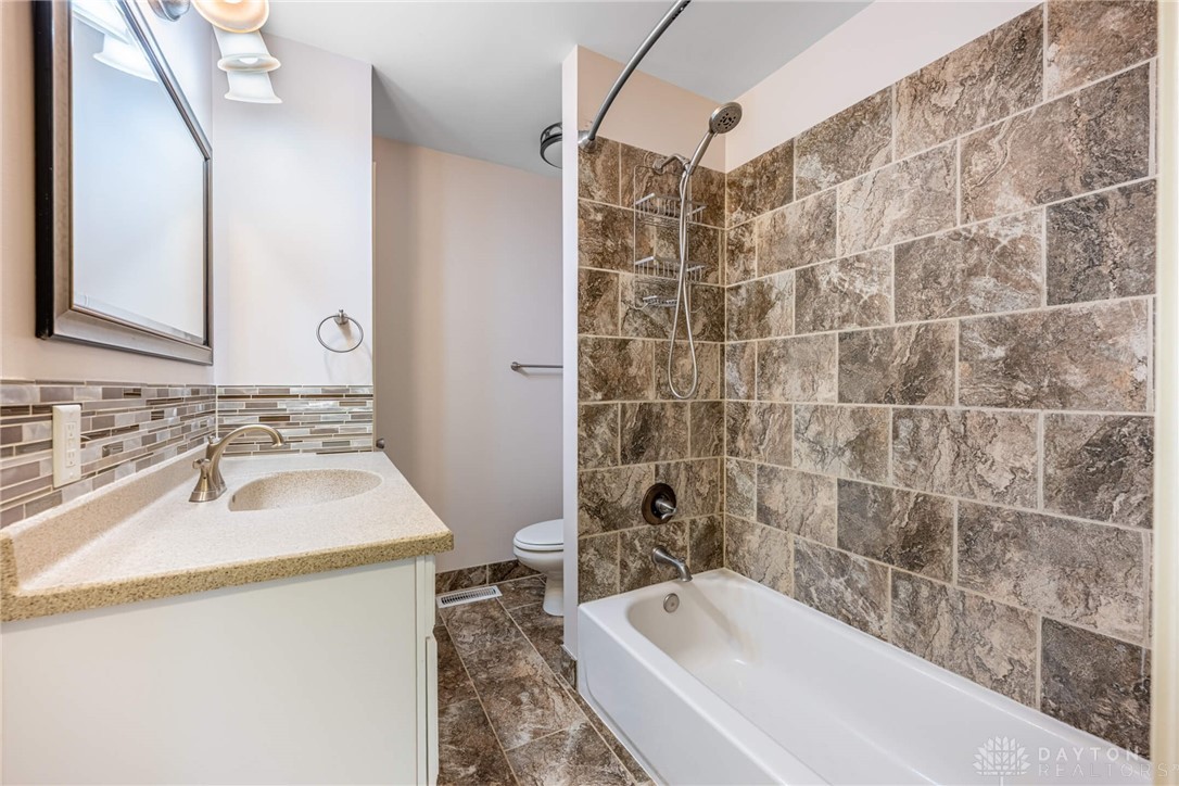 6531 Lorraine Drive, Middletown, Ohio image 12