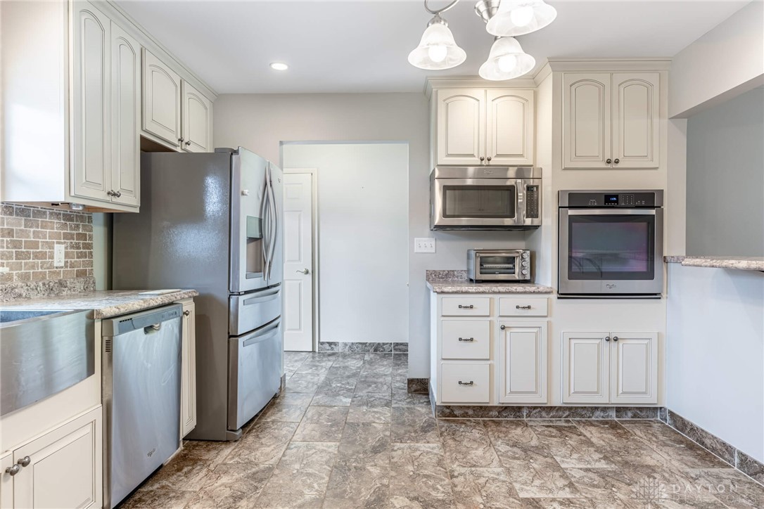 6531 Lorraine Drive, Middletown, Ohio image 9