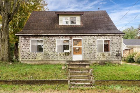 Photo of 501 E Light Street, Urbana, OH 43078 (MLS # 947056)