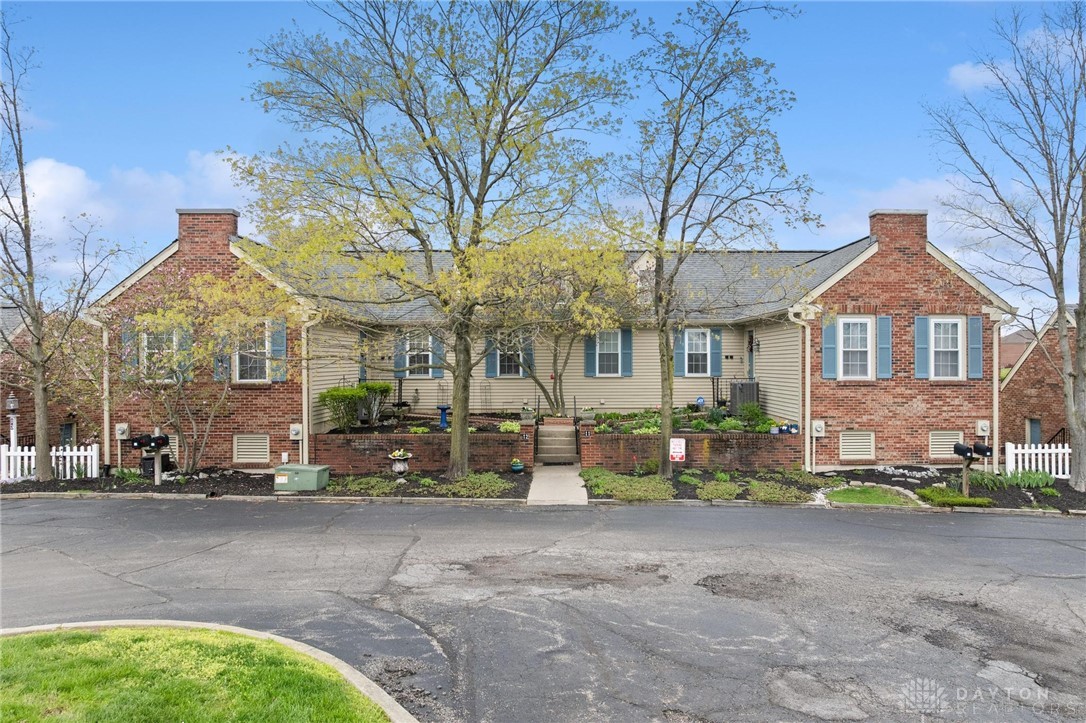 11 Friars Green Court, Fairfield, Ohio image 1