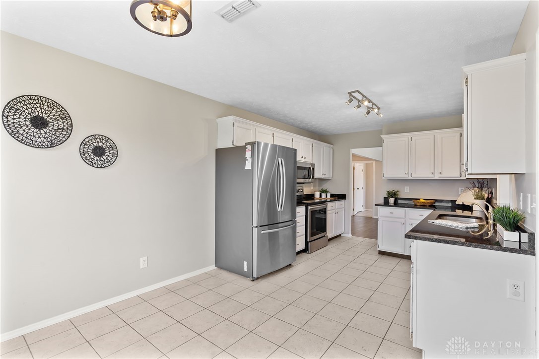 6670 Deer Meadows Drive, Dayton, Ohio image 20