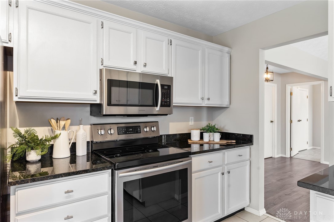 6670 Deer Meadows Drive, Dayton, Ohio image 18