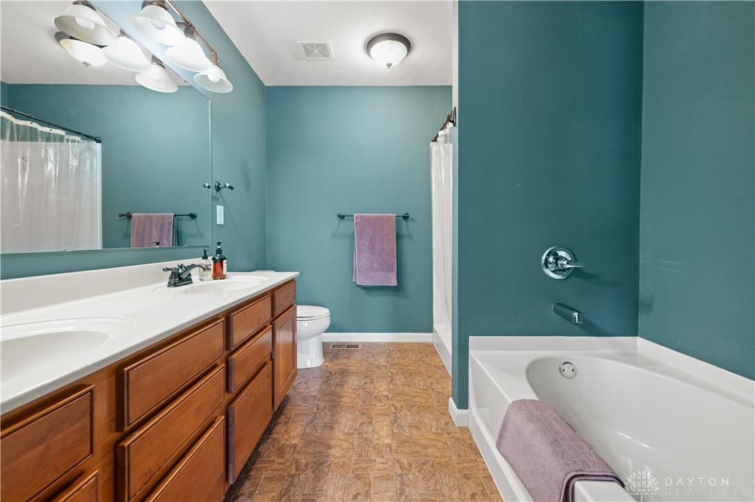 1750 Greentree Meadows Drive, Lebanon, Ohio image 37