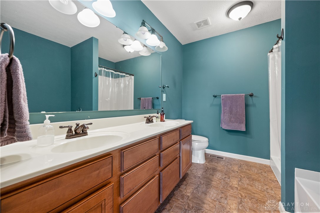 1750 Greentree Meadows Drive, Lebanon, Ohio image 36