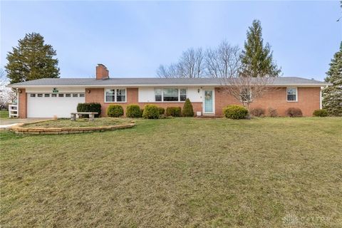 Photo of 2616 N Emerald Drive, Dayton, OH 45431 (MLS # 952626)