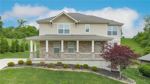 Homes For Sale - 225 Pointe Oakwood Way<br/> Montgomery County, Oakwood, OH 45409