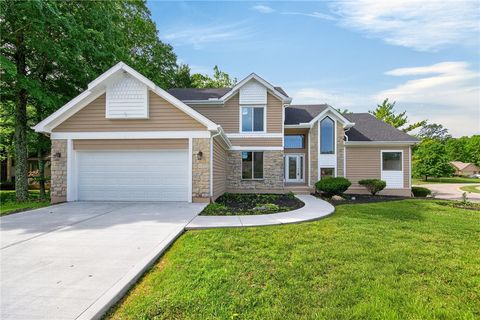 Homes For Sale - 811 Wind Bluff Point<br/> Springboro, OH 45066