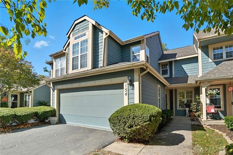 Photo of 154 Queens Crossing, Dayton, OH 45458 (MLS # 944647)