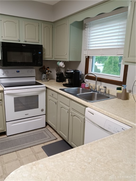 2094 El Camino Drive, Xenia, Ohio image 2