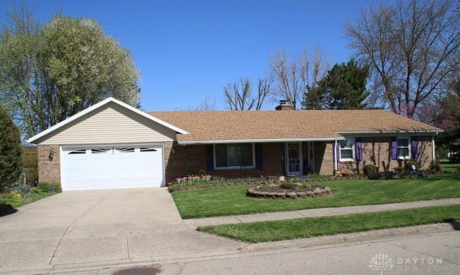 2094 El Camino Drive, Xenia, Ohio image 1