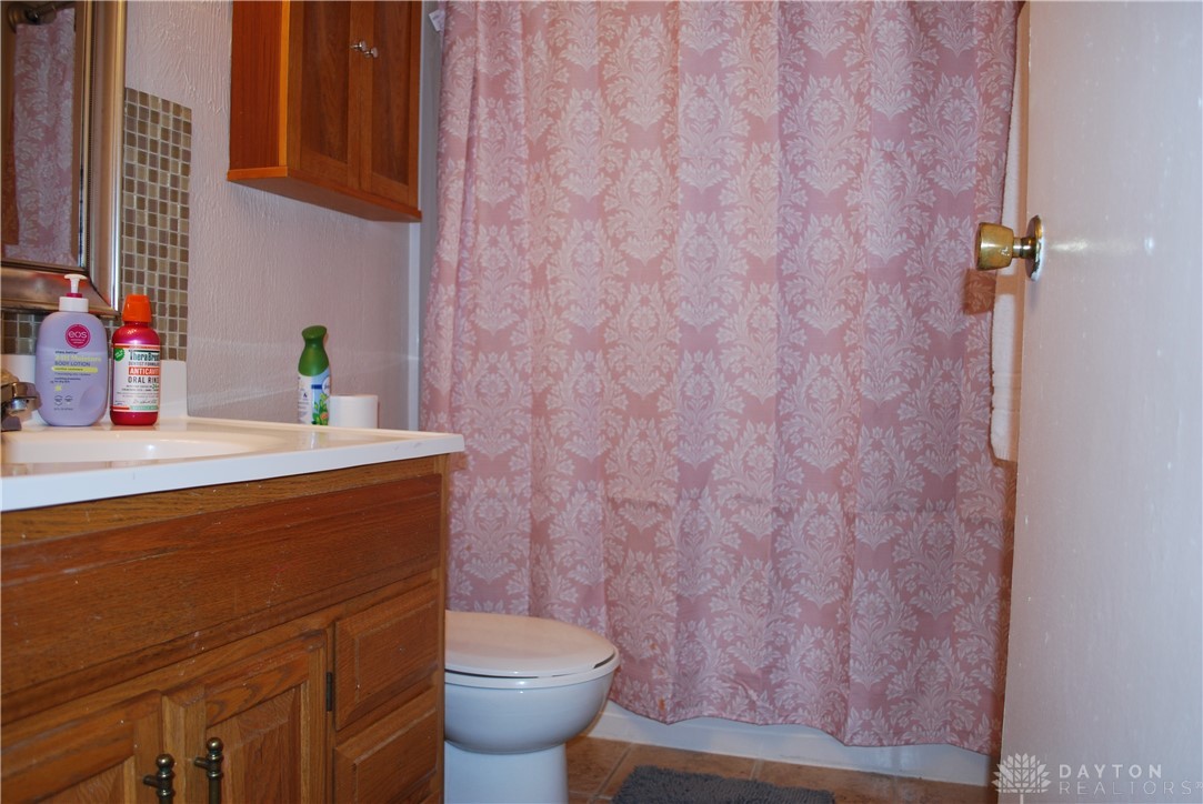 1404 Crown Point Court, Beavercreek, Ohio image 18