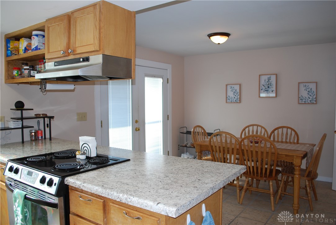 1404 Crown Point Court, Beavercreek, Ohio image 6