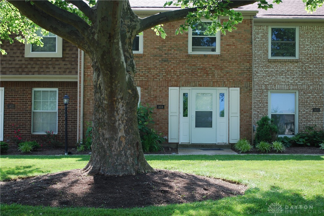 1404 Crown Point Court, Beavercreek, Ohio image 2