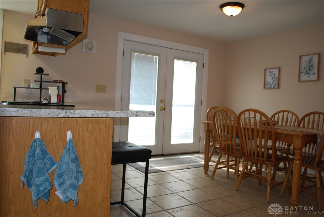 1404 Crown Point Court, Beavercreek, Ohio image 7