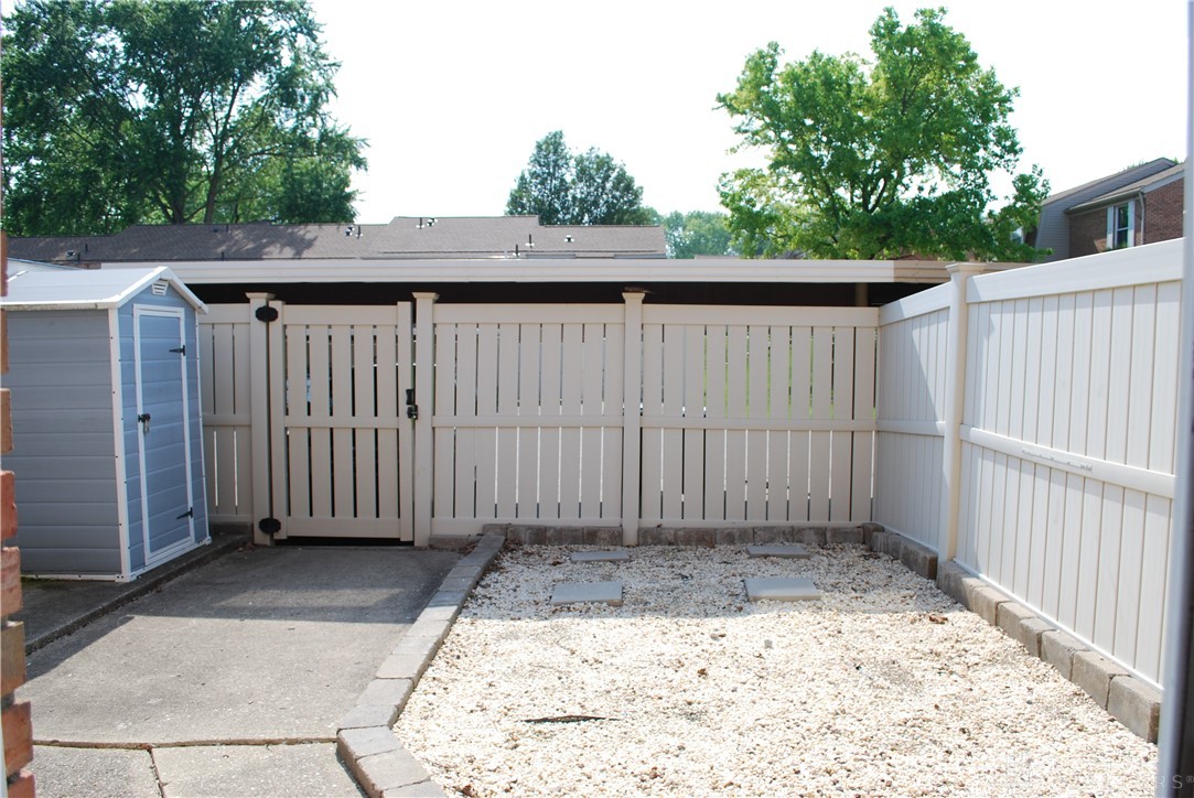 1404 Crown Point Court, Beavercreek, Ohio image 23
