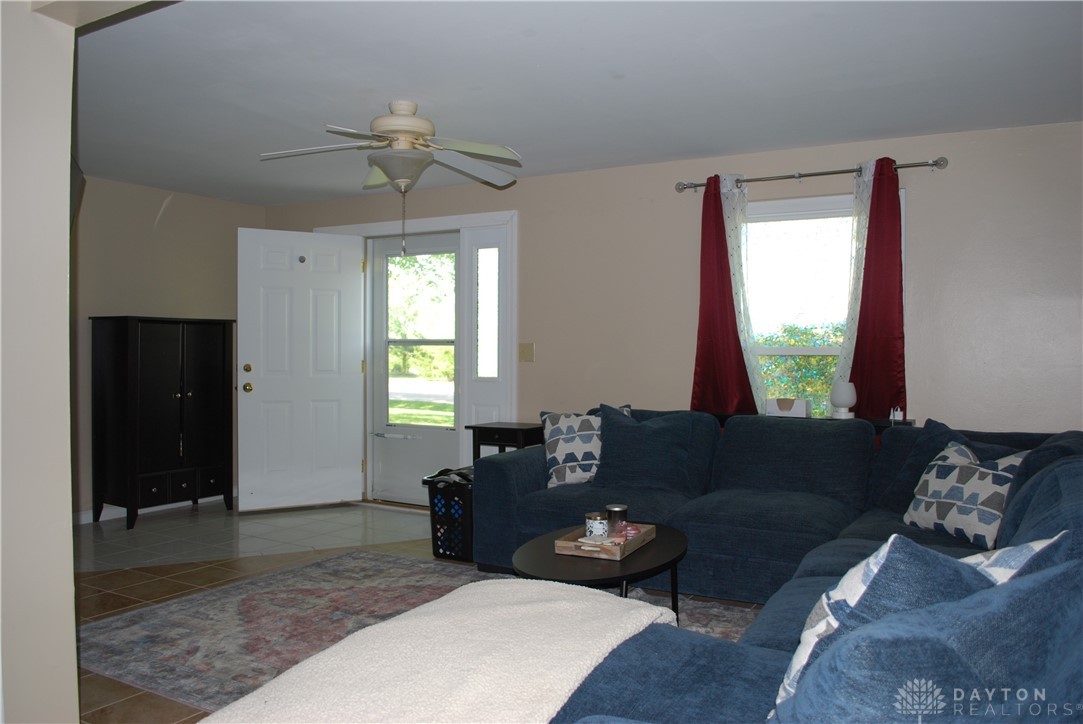 1404 Crown Point Court, Beavercreek, Ohio image 9