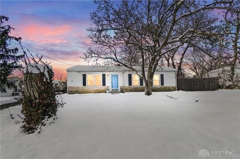 Photo of 9695 Fernbrook Court, Springfield Twp, OH 45231 (MLS # 949510)