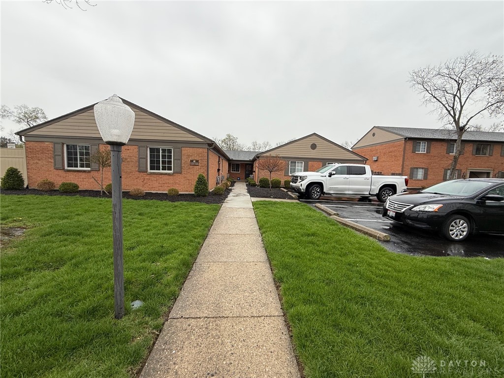 5391 Dunmore Drive, Dayton, Ohio image 1