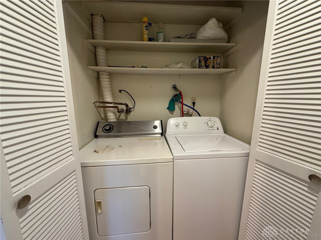 5391 Dunmore Drive, Dayton, Ohio image 15