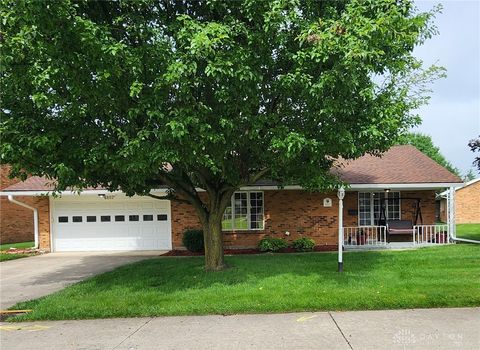 Photo of 6805 Willow Creek Drive, Dayton, OH 45424 (MLS # 949516)