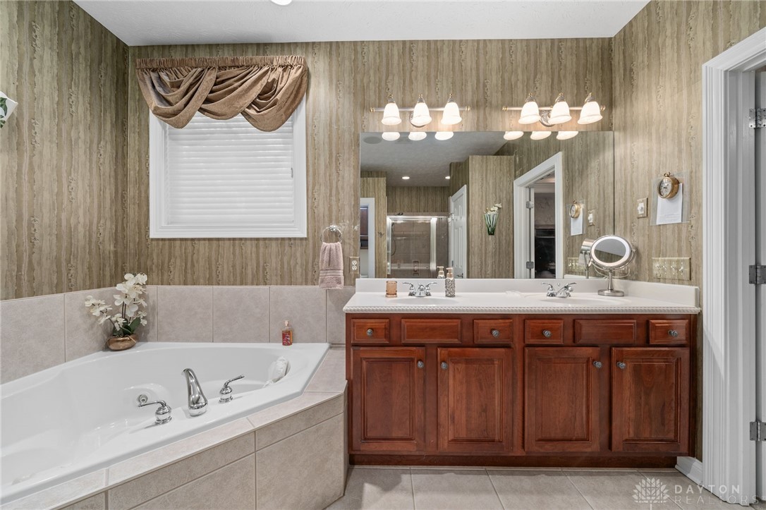 7607 Stone Ridge Drive, Springboro, Ohio image 43