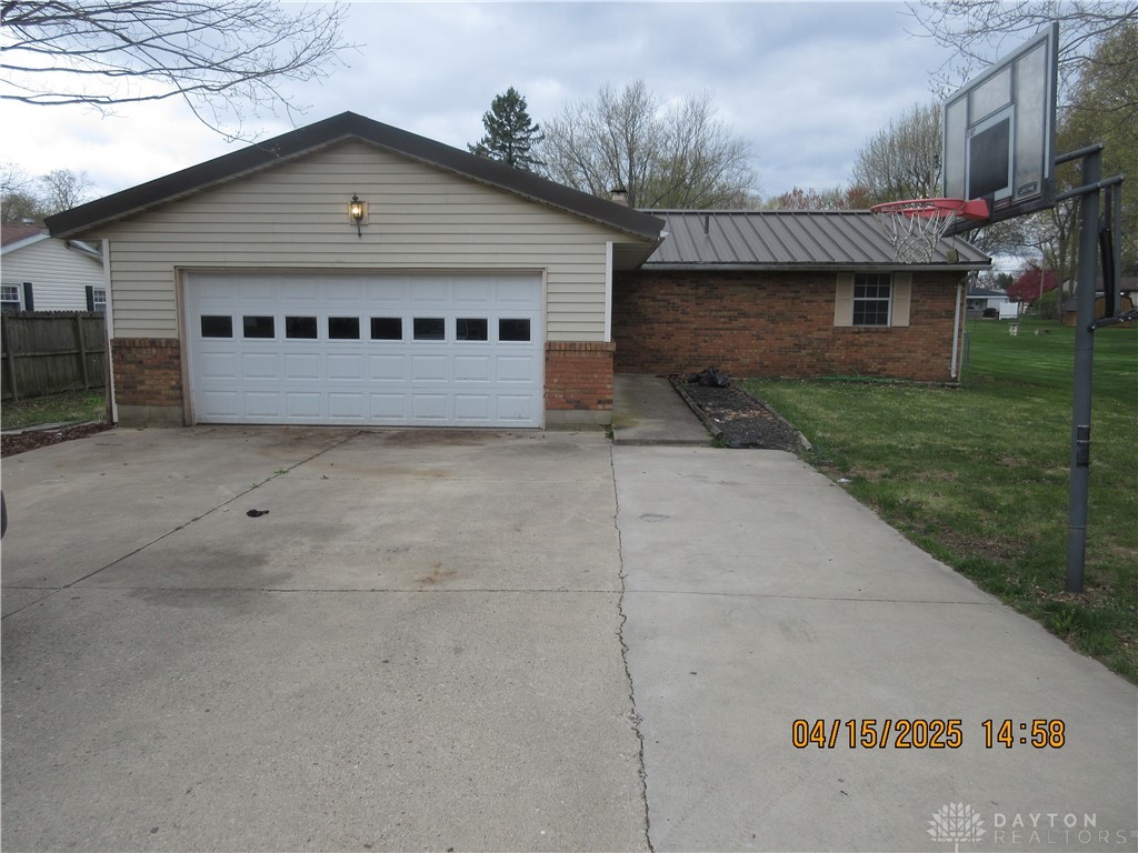 157 Oaksmere Street, Springfield, Ohio image 1