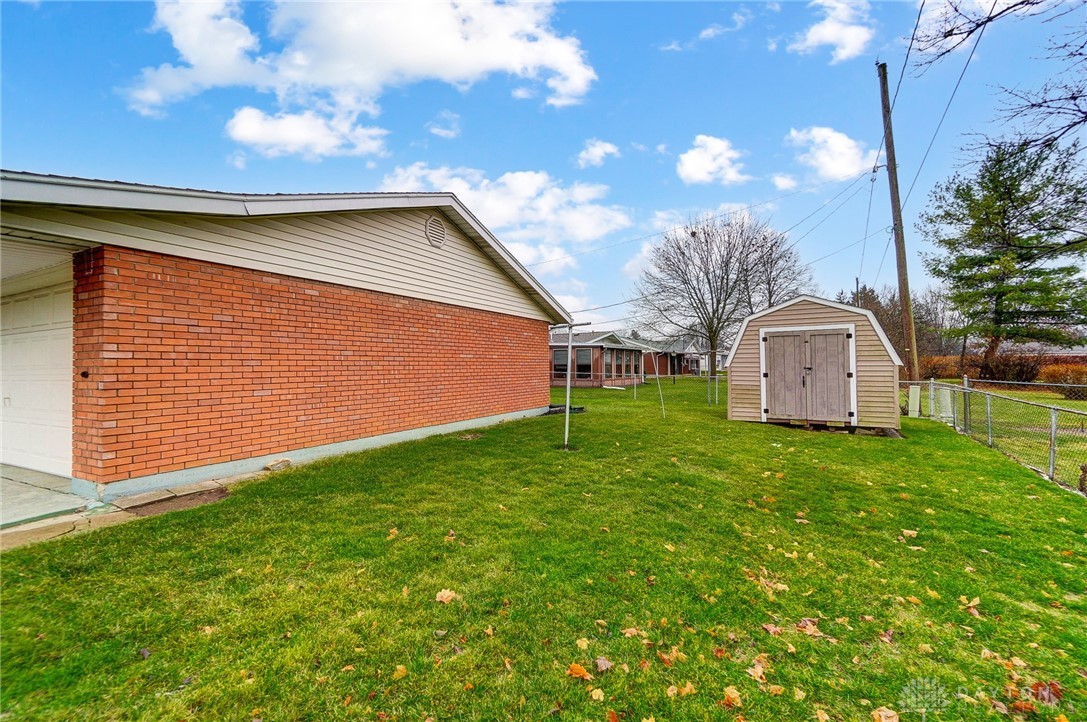 3017 Sherwood Park Drive, Springfield, Ohio image 39