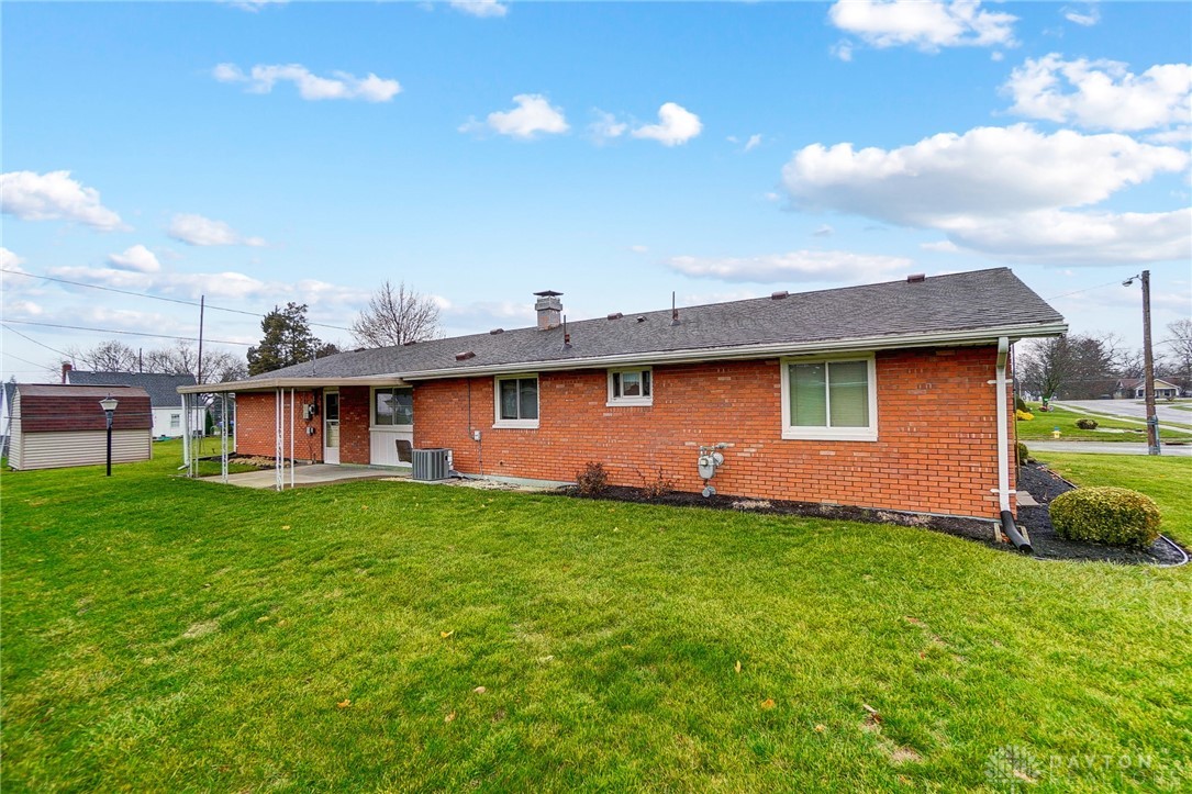 3017 Sherwood Park Drive, Springfield, Ohio image 33