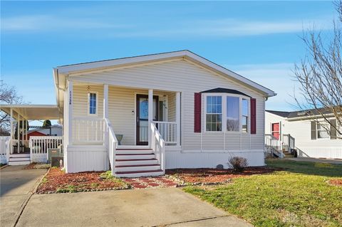 Homes For Sale - 11138 Oakwood Village Blvd Blvd<br/> Miamisburg, OH 45342