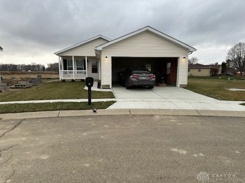 Photo of 411 Kalynn Circle #30, Fairborn, OH 45324 (MLS # 949239)