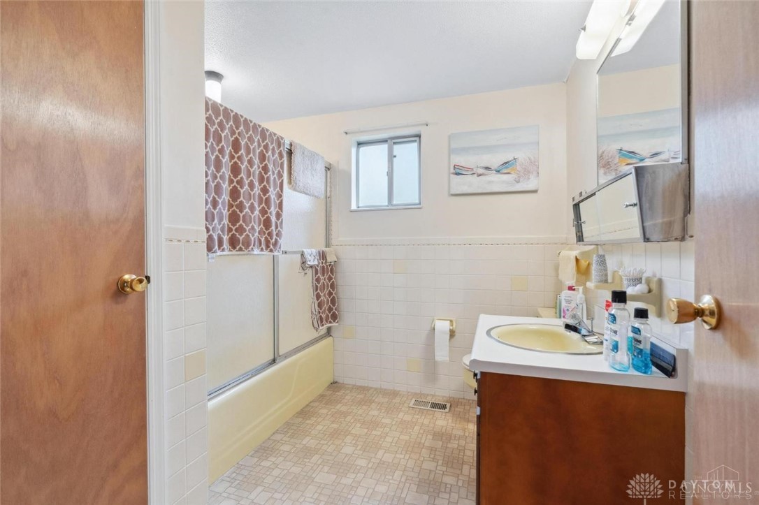 1150 Mayfair Drive, Wilmington, Ohio image 24