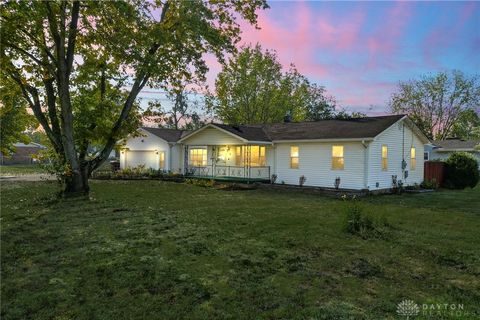 Photo of 5575 Fairview Drive, Franklin, OH 45005 (MLS # 942106)