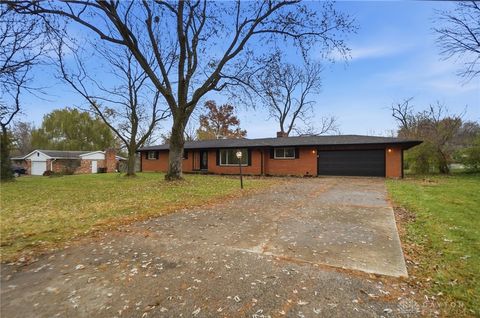 Photo of 2629 N Emerald Drive, Dayton, OH 45431 (MLS # 948332)