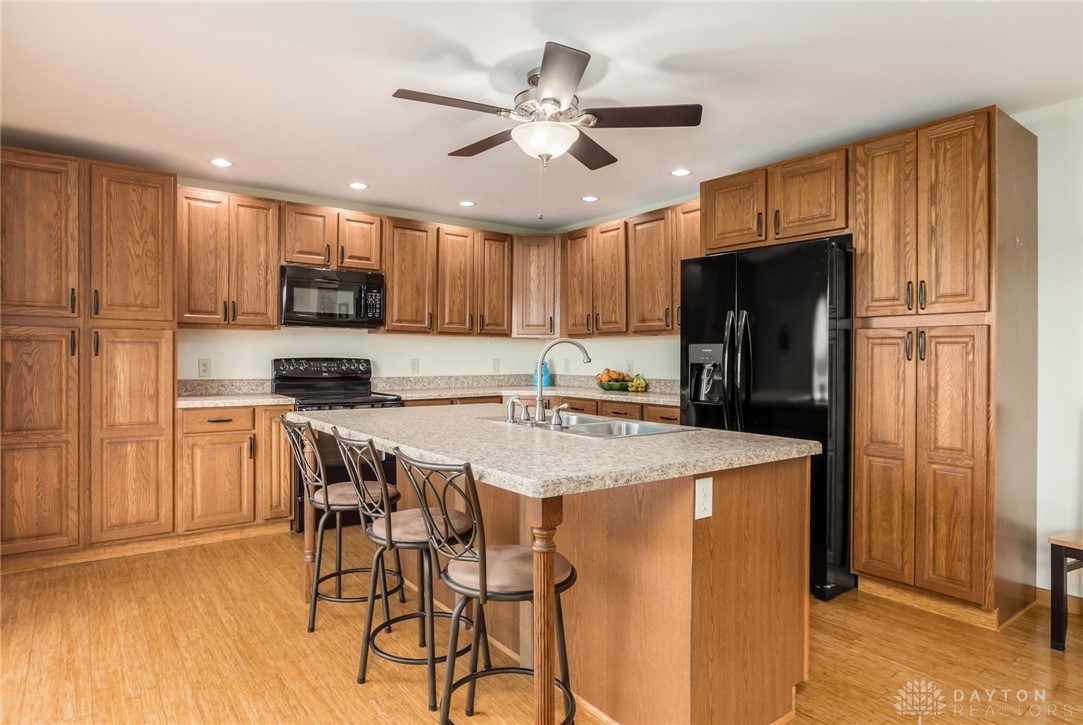 1380 E Choctaw Drive, London, Ohio image 15