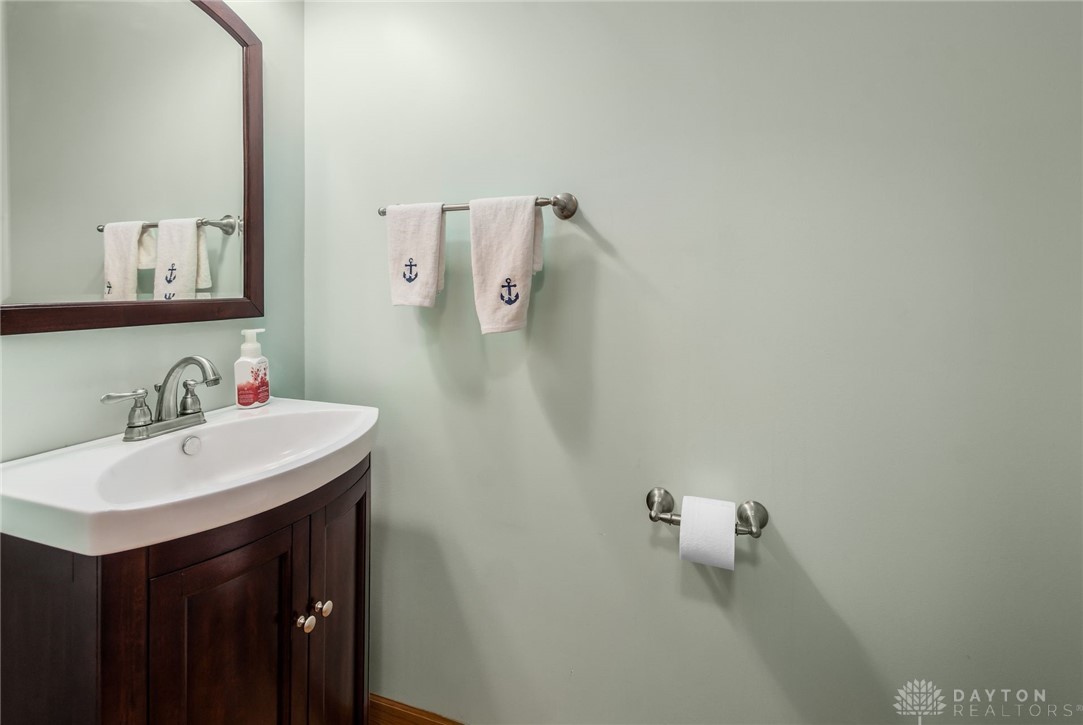 1380 E Choctaw Drive, London, Ohio image 20