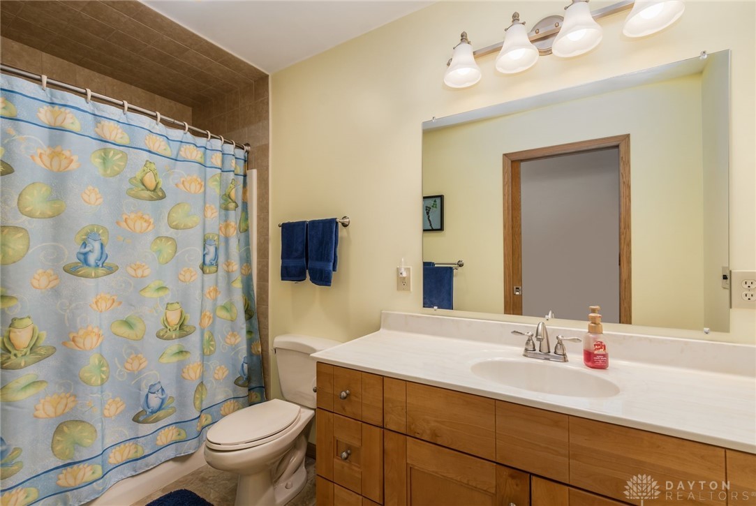1380 E Choctaw Drive, London, Ohio image 28