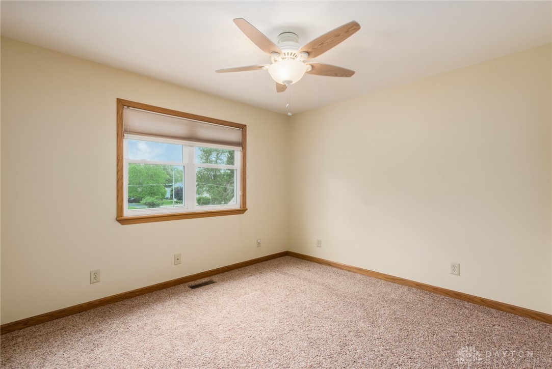 1380 E Choctaw Drive, London, Ohio image 22