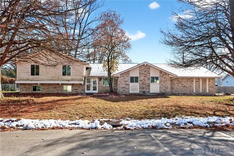 Photo of 978 Marycrest Lane, Dayton, OH 45429 (MLS # 949050)