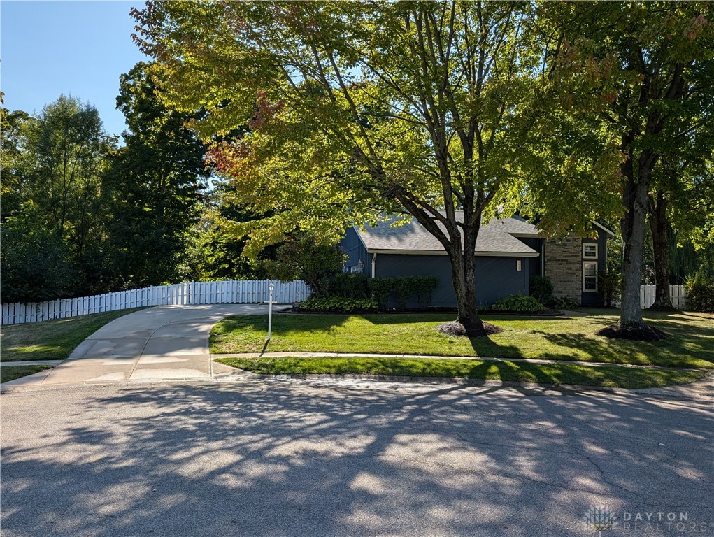 1933 Sugarwood Circle, Bellbrook, Ohio image 5