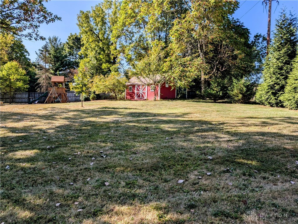 1933 Sugarwood Circle, Bellbrook, Ohio image 48