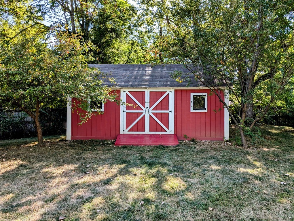 1933 Sugarwood Circle, Bellbrook, Ohio image 49