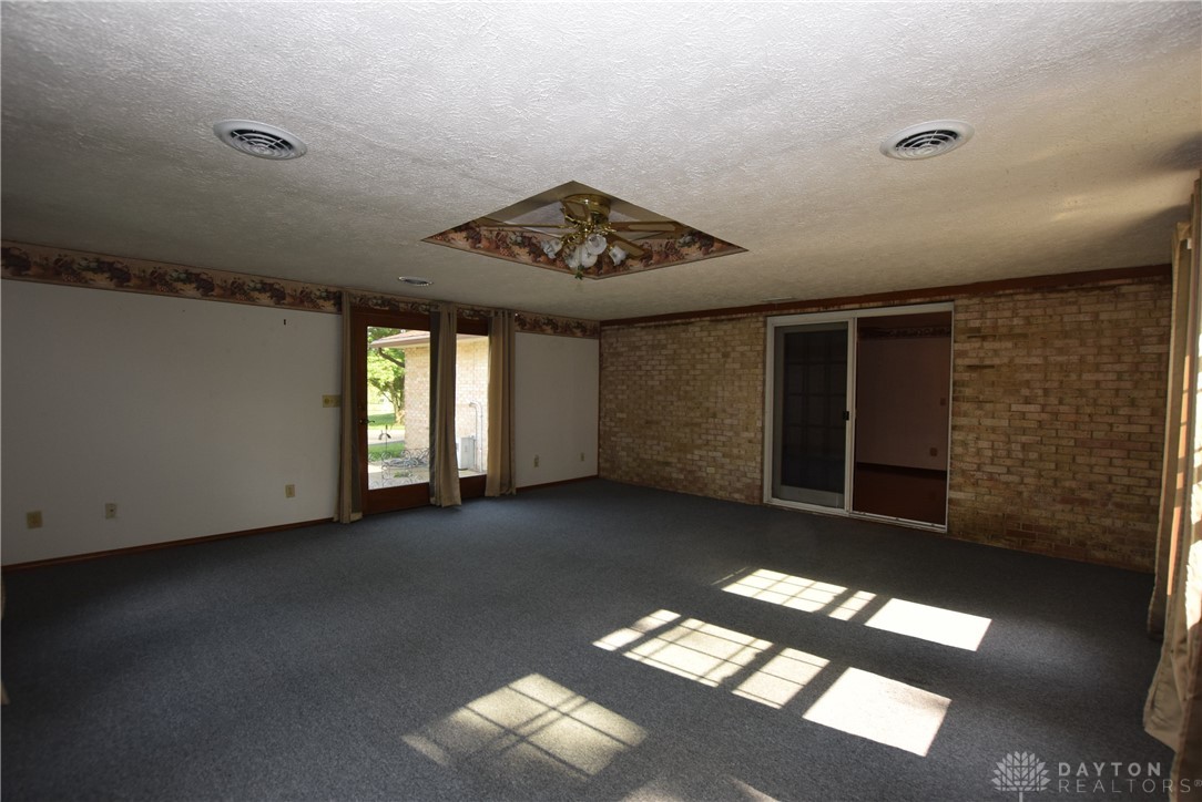 4035 Walnut Grove Circle, Urbana, Ohio image 12