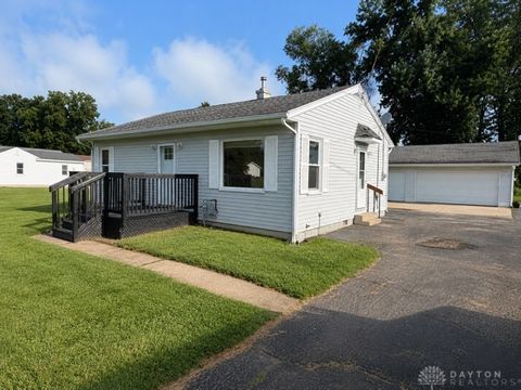 Photo of 134 Fairview Drive, Carlisle, OH 45005 (MLS # 964519)